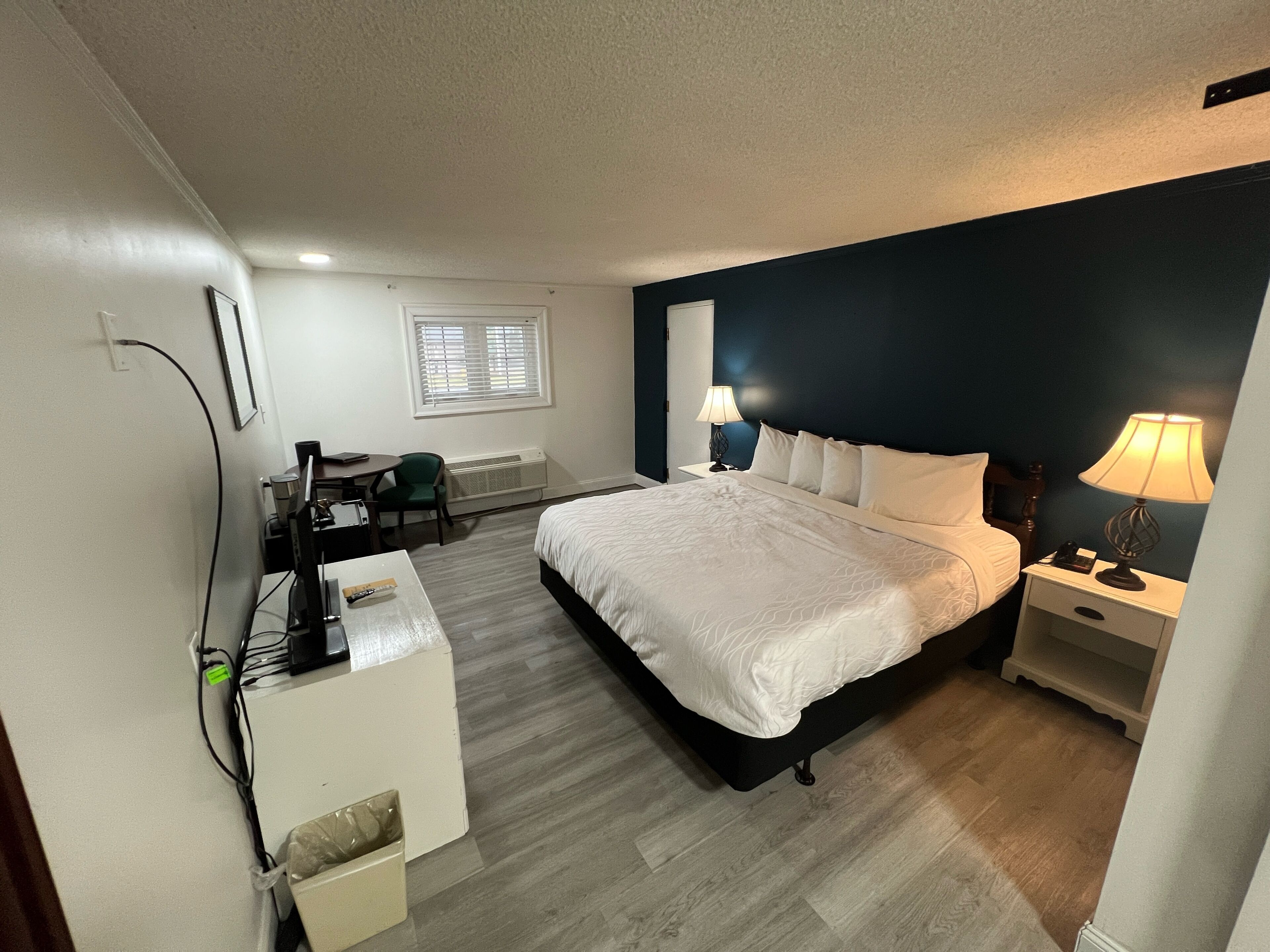 Iron/ironing board, free WiFi, bed sheets