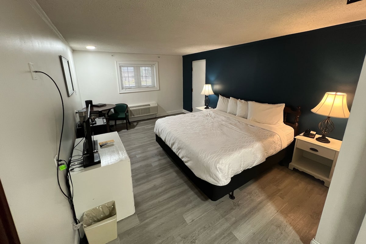 Bügeleisen/Bügelbrett, kostenloses WLAN, Bettwäsche