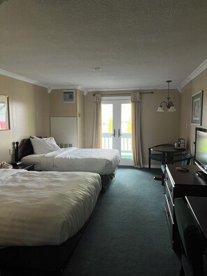 Basic Room, 2 Double Beds, Lake View - Webb's Year Round Resort (Mayville)