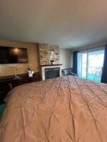 Tabla de planchar con plancha, wifi gratis y ropa de cama 