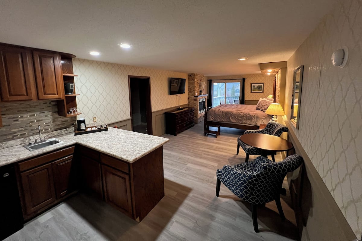 Deluxe-rum - 1 kingsize-säng - sjöutsikt | Strykjärn/strykbräda, gratis wi-fi och sängkläder