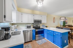 Condo, Multiple Beds (Lagoon Run 105) | Private kitchen | Oven