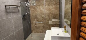 Shower - Marin House Pattaya (Banglamung)