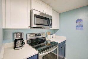 Condo, 1 King Bed with Sofa bed (Sugar Beach 301) | Private kitchen | Oven