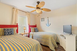 3 chambres, fer et planche à repasser