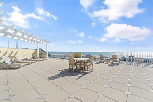 Condo, Multiple Beds (The Indies 303) | Outdoor dining