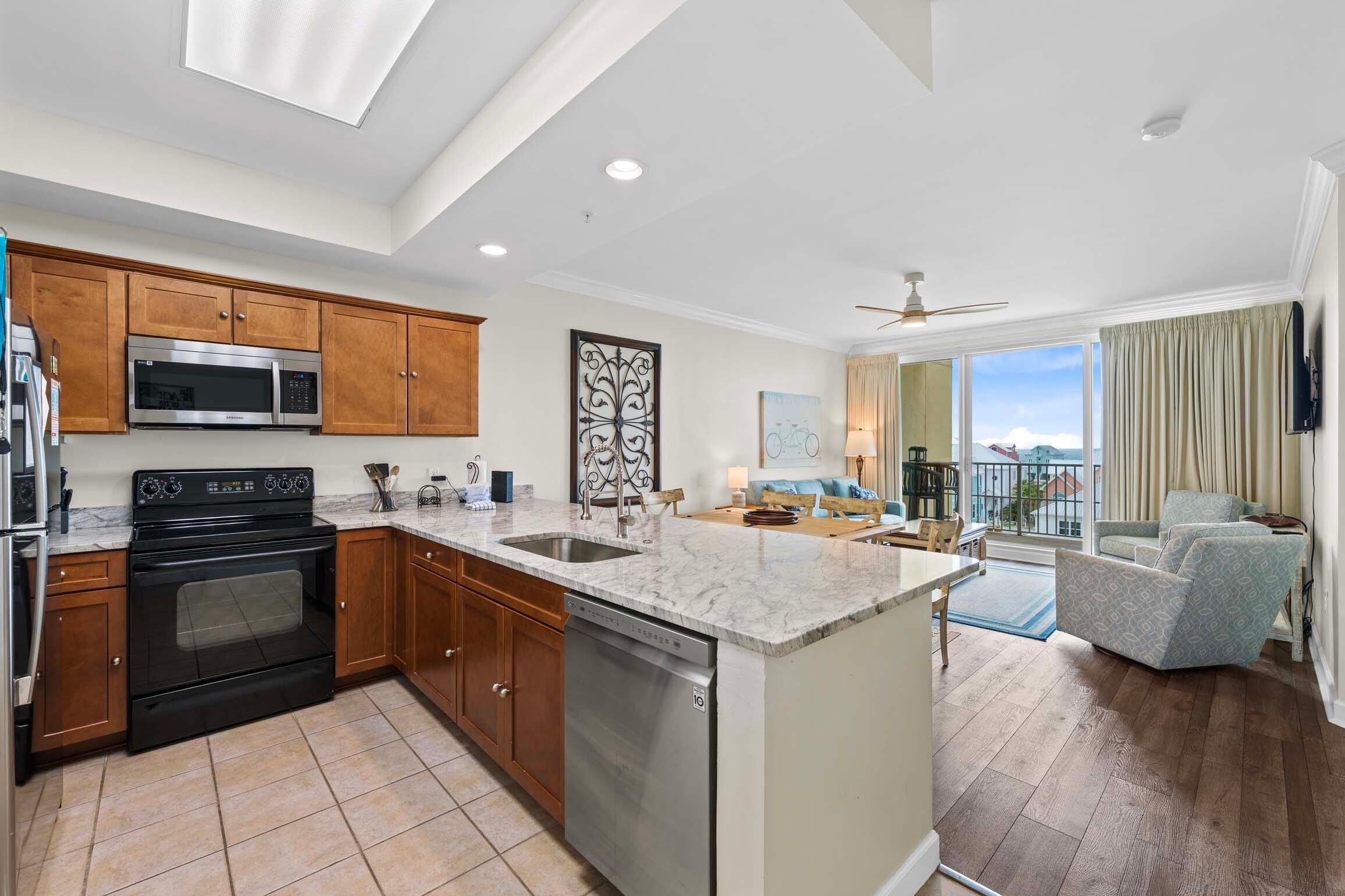 Condo, Multiple Beds (The Indies 303) | Private kitchen | Oven