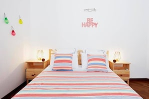 3 bedrooms, desk, soundproofing, iron/ironing board
