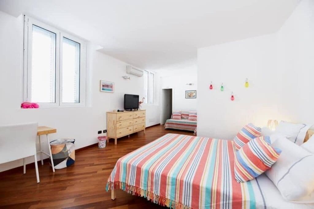 3 quartos, escrivaninha, quartos à prova de som