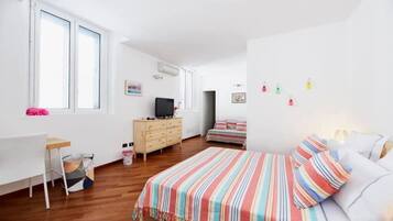 3 quartos, escrivaninha, quartos à prova de som