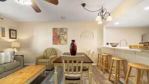 Apartment, Mehrere Betten (Gulf View 16) | Speisen