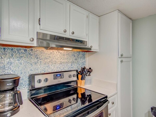 Condo, Multiple Beds (Sugar Beach-109) | Private kitchen
