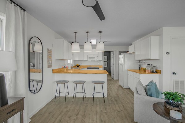 House, 1 Queen Bed (The Morgan) | Private kitchen | Oven, toaster - The Morgan (Gulf Shores)