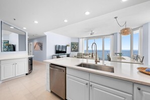 コンドミニアム ベッド (複数台) (Lighthouse 918) | 内装