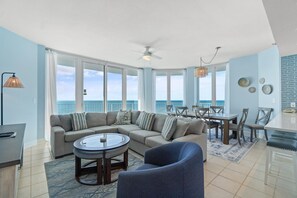 Apartment, Mehrere Betten (Lighthouse 918) | Wohnbereich