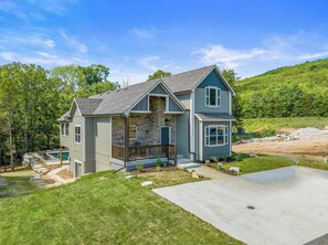 Exterior - Gray Wolf Lodge-Private Saltwater Pool, Hot Tub (Hollister)