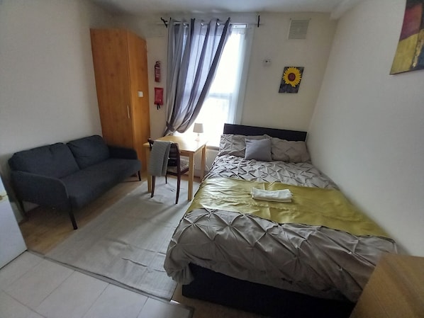 Studio - Lovely 1- Double Bed Studio in London (London)