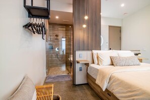 1 bedroom, desk, WiFi, bed sheets