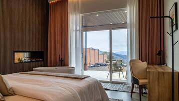 1 bedroom, desk, WiFi, bed sheets