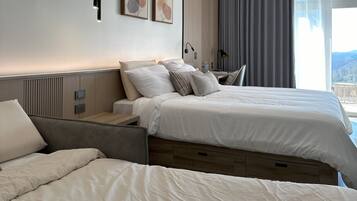 1 bedroom, desk, WiFi, bed sheets