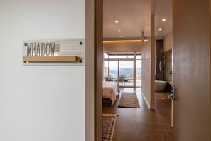 1 bedroom, desk, WiFi, bed sheets