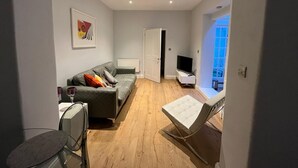 Unclassified image, 3 of 10, button - Fantastic 2-bed Apartment in South Kensington (London)