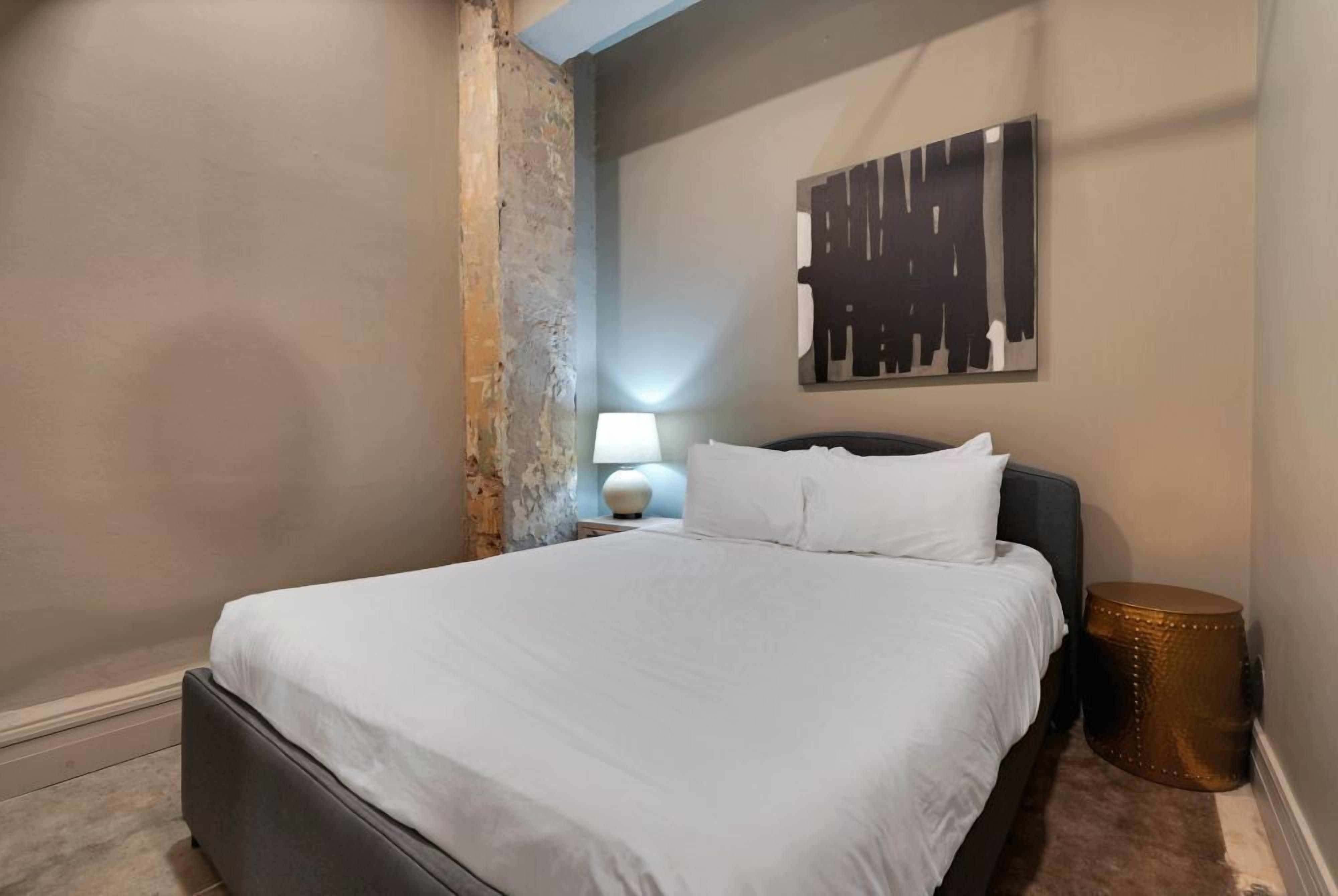 3 bedrooms, iron/ironing board, bed sheets