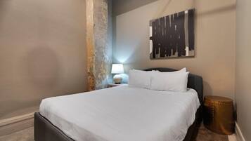 3 bedrooms, iron/ironing board, bed sheets
