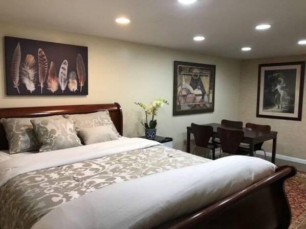 4 bedrooms, iron/ironing board, free WiFi, bed sheets - Comfy 4Bd/3Ba Home w/ Parking - U St / Howard / MedStar Hospital (Washington)