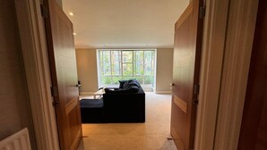 Interior - Luxury Apartment In London - Pool Spa & Gym (London)