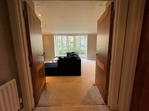 Interior - Luxury Apartment In London - Pool Spa & Gym (London)