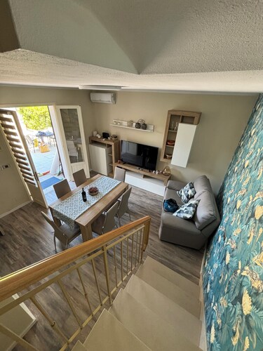 Villetta di Testa su 3 Piani a 200m Dalla Riva