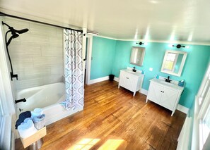 Toallas, jabón, papel de baño 