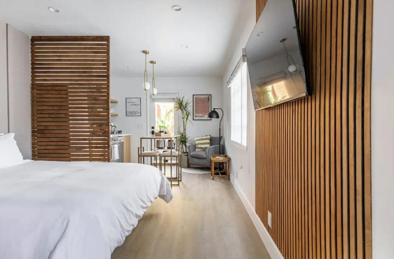 Private Guest Suite with separate entrance and patio in Los Angeles