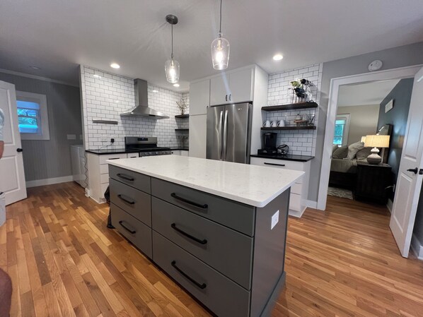Refrigerador, microondas, horno, placa de cocina