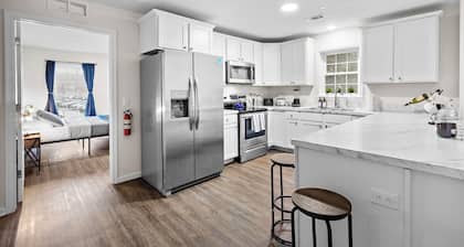 Home Sweet Home - NWK & NYC w/free parking