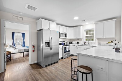 Home Sweet Home - NWK & NYC w/free parking