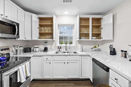 Fridge, microwave, oven, stovetop. Home Sweet Home - NWK & NYC w/free parking
