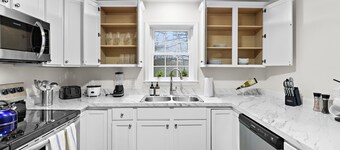 Home Sweet Home - NWK & NYC w/free parking