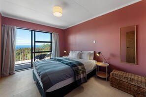 3 bedrooms, WiFi, bed sheets - Lakeview Bush Hideaway - Pukawa Holiday Home (Pukawa)