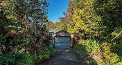 Lakeview Bush Hideaway - Pukawa Holiday Home