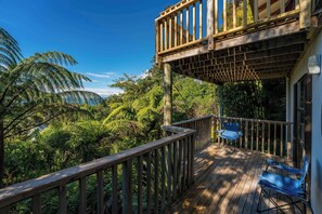Property grounds - Lakeview Bush Hideaway - Pukawa Holiday Home (Pukawa)