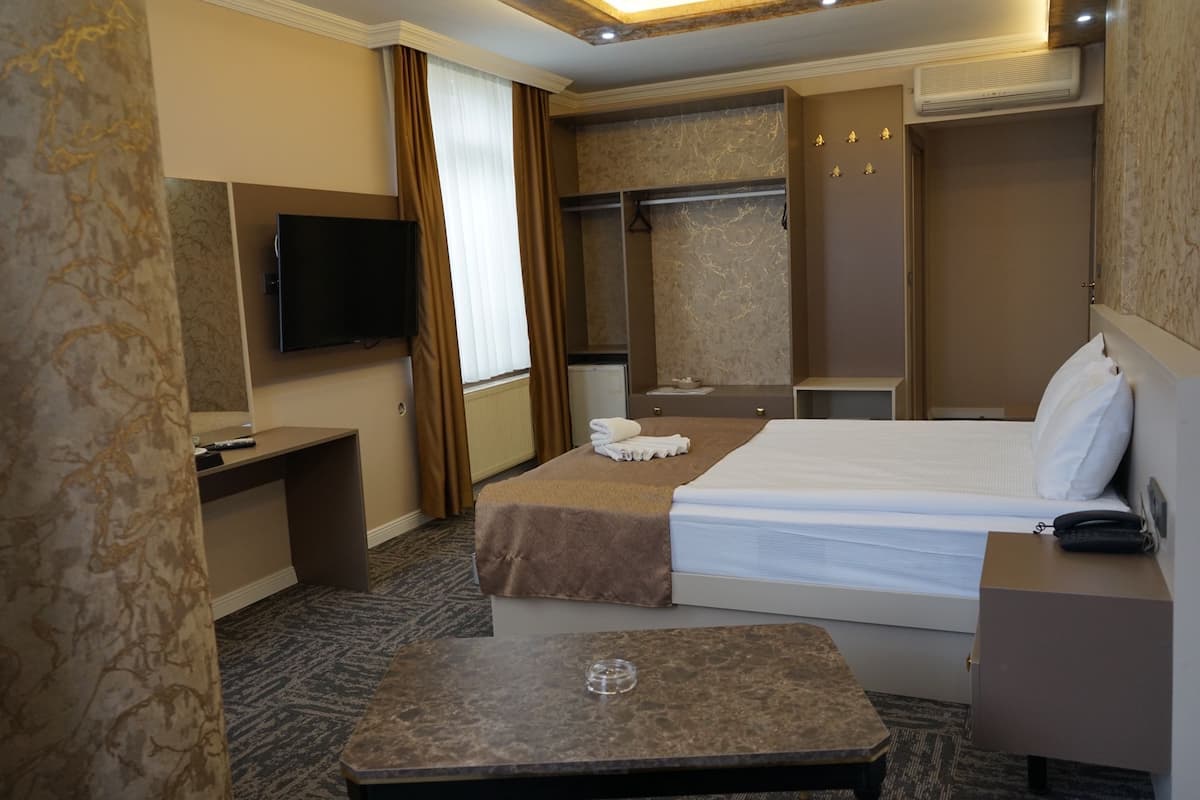 1 bedroom, in-room safe, free WiFi, bed sheets