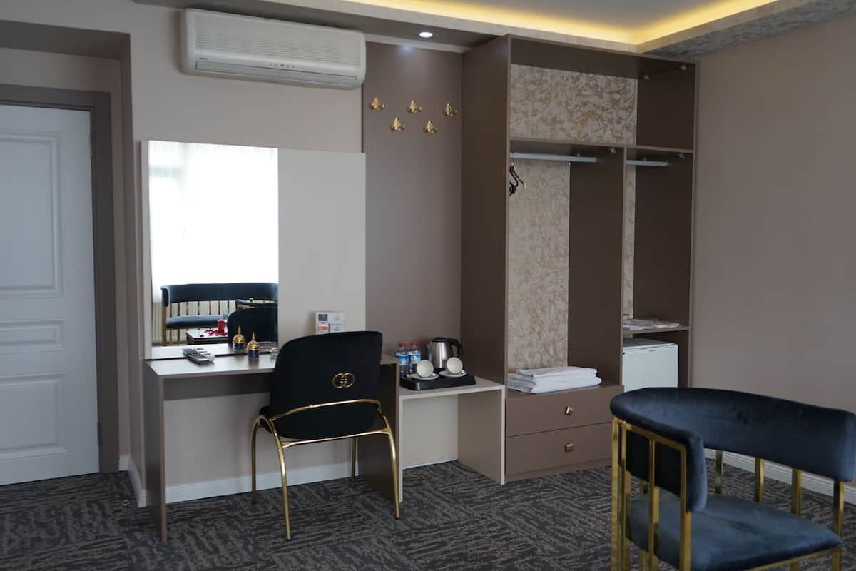 1 bedroom, in-room safe, free WiFi, bed sheets