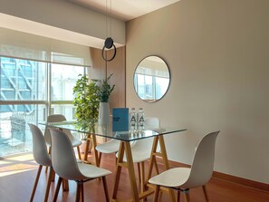 Apartamento, 2 quartos (505) | Sala de jantar