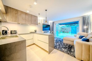 Căn hộ | Bếp riêng | Tủ lạnh, lò vi sóng, lò nướng, bếp nấu 