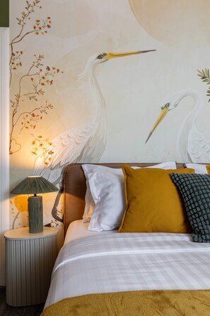 2 bedrooms, premium bedding, memory-foam beds, individually decorated - Lucky Cranes (Bucharest)
