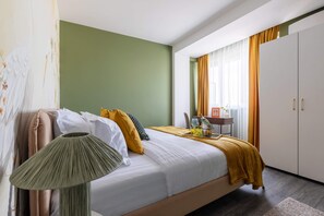 2 bedrooms, premium bedding, memory-foam beds, individually decorated - Lucky Cranes (Bucharest)