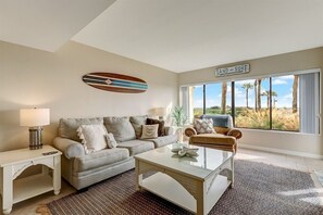 Smart TV - A bright oceanfront condo on the first floor at the Amelia Surf & Racquet Club (Fernandina Beach)