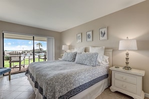 1 bedroom, desk, WiFi, bed sheets - A bright oceanfront condo on the first floor at the Amelia Surf & Racquet Club (Fernandina Beach)